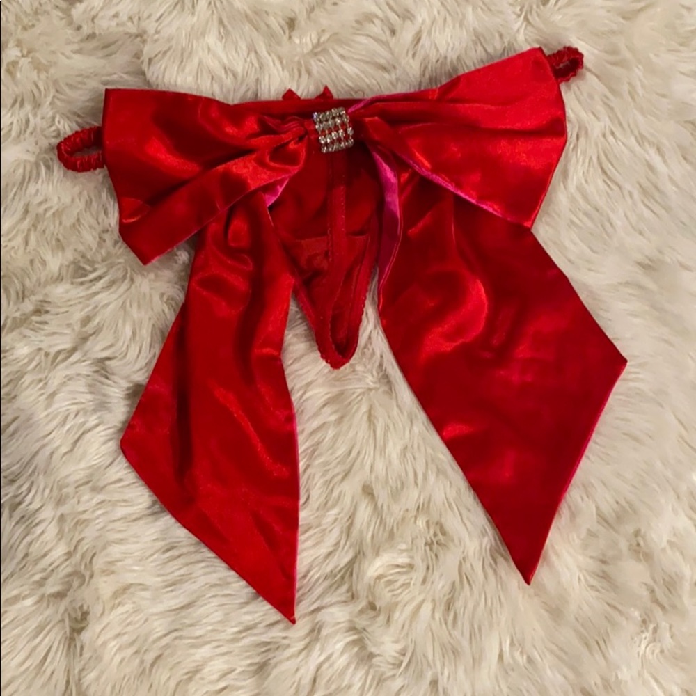 Victoria’s Secret Holiday Satin Bow Thong NWT